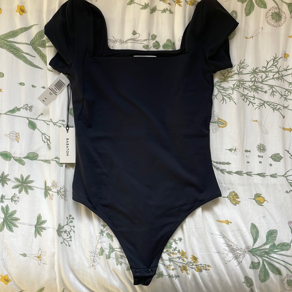 NWOT Aritzia Babaton Contour Squareneck Short Sleeve Bodysuit in Black, Size S